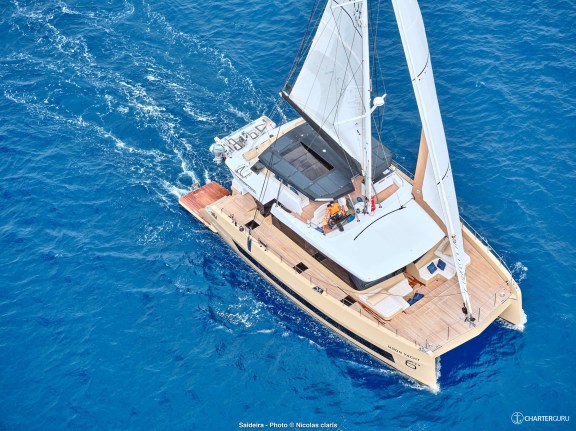 Moon 60 Hull 8 2025