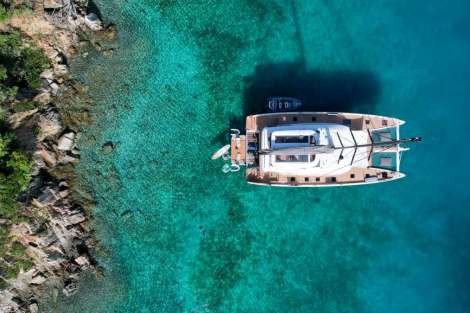 Review img # 24 of the yacht AEOLUS 77