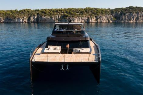 Review img # 4 of the yacht AMBER ONE