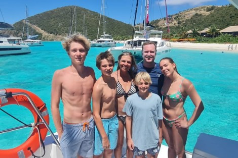 Review img # 78 of the yacht C SISTERS