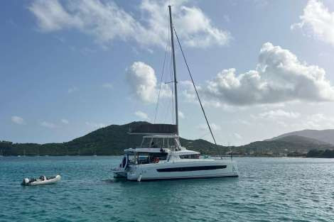 Review img # 25 of the yacht C SISTERS