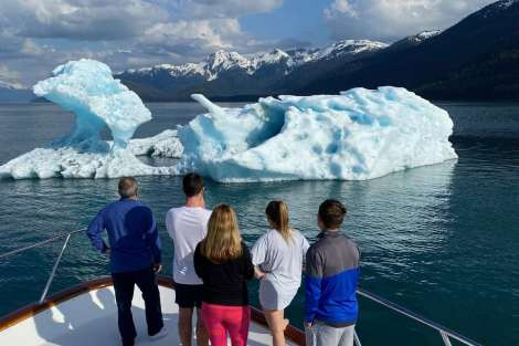 Review img # 14 of the yacht Dauntless