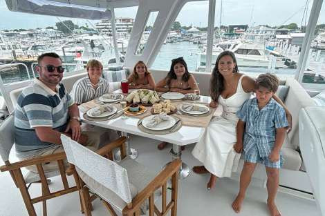 Review img # 27 of the yacht EARNOUT