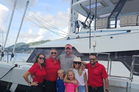Review img # 34 of the yacht INDULGENCE