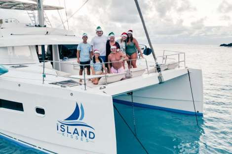 Review img # 42 of the yacht ISLAND KISSES