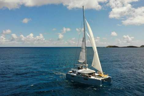 Review img # 93 of the yacht LIQUID ZEN