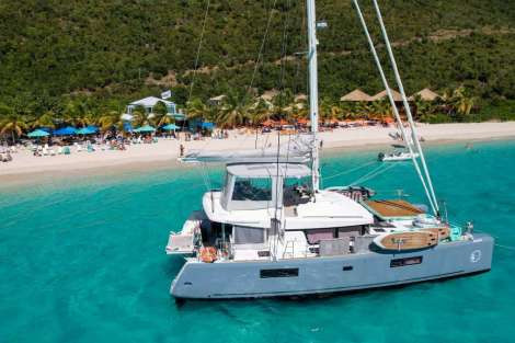 Review img # 43 of the yacht LIQUID ZEN