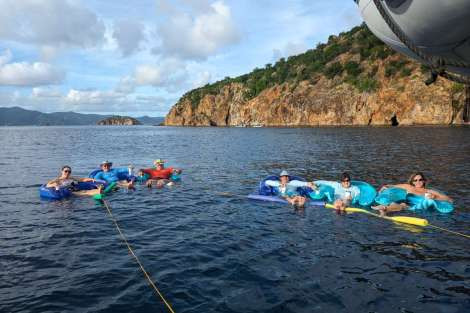 Review img # 37 of the yacht SCUBA DOO