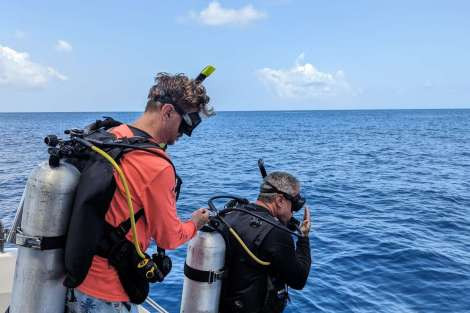 Review img # 14 of the yacht SCUBA DOO